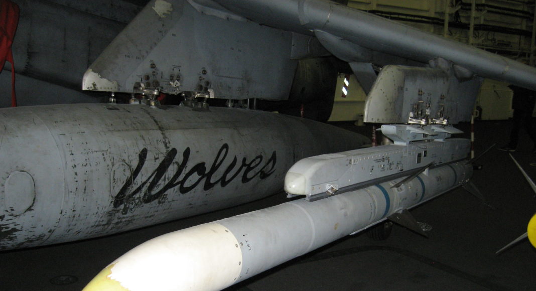 aim 120b amraam missile av8b harrier portaerei cavour marina militare italia