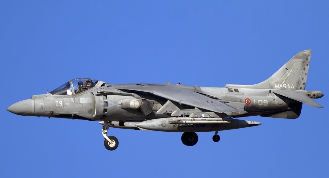 av8b harrier II plus marina militare portaerei cavour aviazione