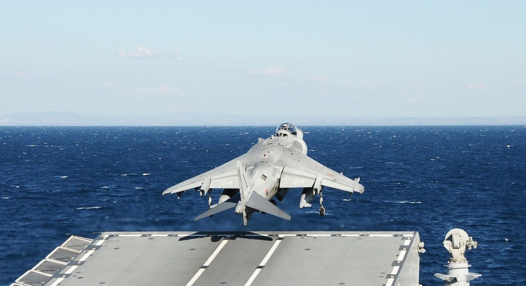 marina militare portaerei cavour av8b harrier decollo stol